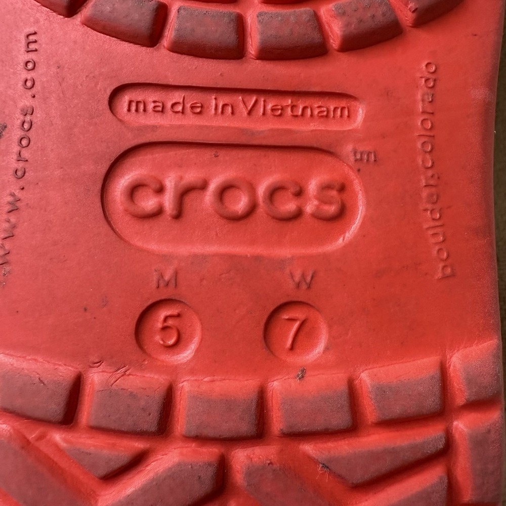 CROCS LIGHTNING McQueen 5 M 7 W limited Edition Disney *Broken Straps - Picture 8 of 10